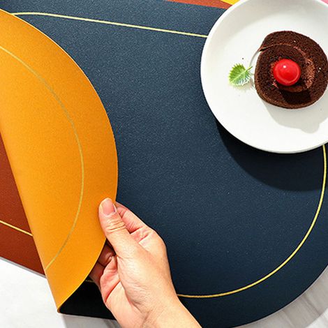 Set aus 2 ölbeständigen Leder-Tischsets für Hotels und Privatpersonen, rutschfest, oval und wärmeisolierend, blau. (1/5)