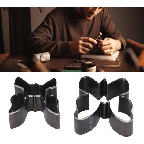 Set aus 2 schmetterlingsförmigen Lederschneidformen, handgeschnitten, 58 mm und 48 mm lang. (1/5)