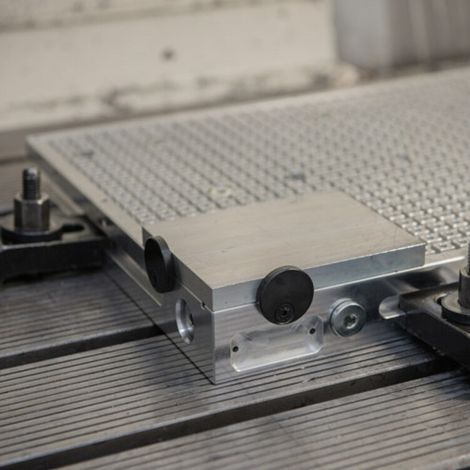Gelenkhakenschlüssel 35-60x4mm m.Zapfen i.Brünierton angelassen