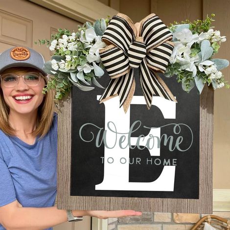 Wreath - Wooden Front Door Wreath With Custom Last Name - All-Season Farmhouse Decor - For Outdoor Entryway - 1 Piece (1/3)