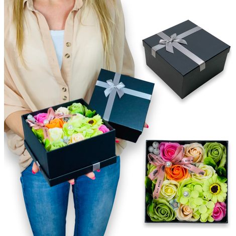 Flowerbox con fiori di sapone verde in una scatola quadrata (1/5)