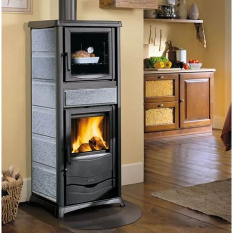 La Nordica – Cuisinière à bois avec four – Puissance 11.1 kW – Volume de chauffe 318 m3 – Four 37 L en acier émaillé – Revêtement en pierre naturelle