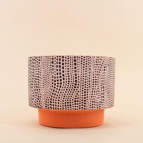 Cache-pot en terre cuite décor relief 25cm