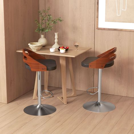 Set aus 2 modernen Barhockern, höhenverstellbar, 360° drehbar, schwarzer Kunstlederbezug, durchbrochene Rückenlehne in Holzoptik