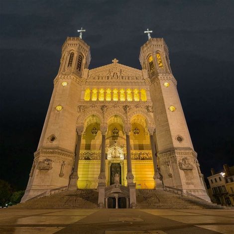 Tableau sur verre Fourvière de nuit 45x45 cm - Impression sur Verre - Image HD imprimée sur Verre - Tableau mural décoratif en verre - Finition Brillante - Fabriqué en France (1/5)