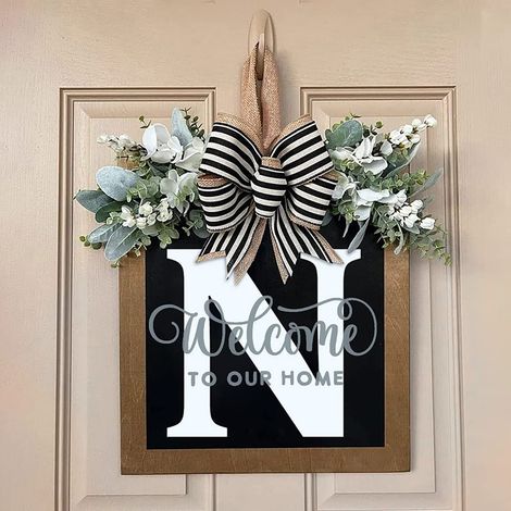 Plaque de Bienvenue Personnalisée en Bois pour Porte d'Entrée avec Lettre N et Garland Artificielle - Décor d'Intérieur Annuel (1/5)