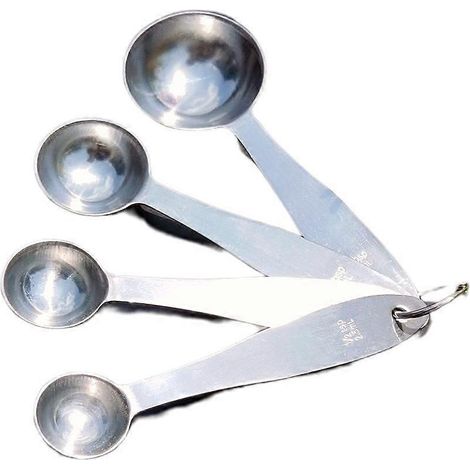 Set mit 4 Messlöffeln aus Edelstahl zum Abmessen von flüssigen und trockenen Zutaten beim Kochen und Backen. (1/5)