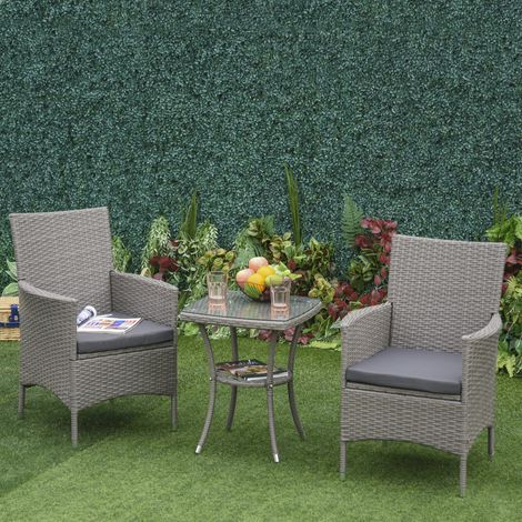 Ensemble de jardin 3 pièces en rotin PE et acier. Comprend 2 chaises avec coussins lavables et accoudoirs, ainsi qu'une table basse avec plateau en verre. Idéal pour balcon, terrasse ou cour. Gris.