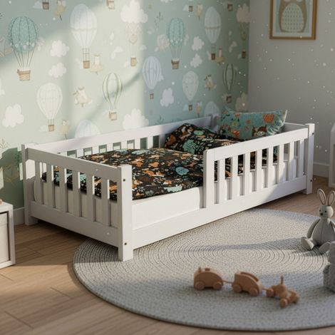 Juskys – Lit au sol pour enfants 80x160 cm – Barrière de sécurité – Sommier en pin massif – Charge max 125 kg – Design moderne blanc (1/5)
