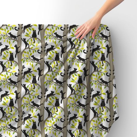 Tissu Royal Velvet Polyester à coudre - Motif chat noir sur un arbre (1/4)