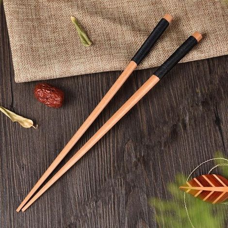 Baguettes japonaises artisanales en bois de châtaignier - Paire de baguettes (1/5)