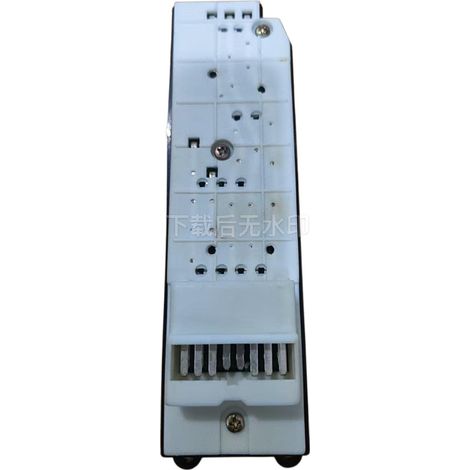 84820-35020 is suitable for Toyota Land Cruiser 70 and 80 power window switches. (1/4)