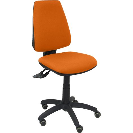 Sedia Elche S bali arancione con ruote in parquet