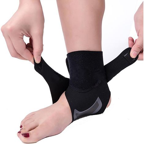 Paire d'attelles de cheville sportives légères et respirantes pour prévenir les blessures - Noir Taille M 39-41 pour Hommes et Femmes (1/5)