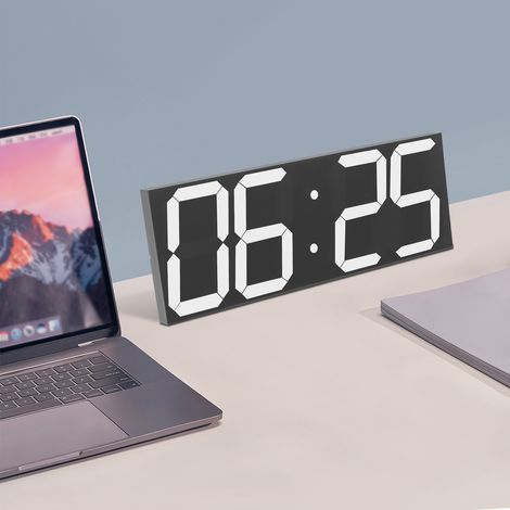 Horloge murale LED de table avec télécommande, horloge murale numérique réglable à fixer au mur pour la maison, le bureau ou la salle de sport (1/5)