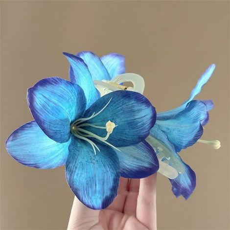 1 pince à cheveux artificielle en forme de lys, antidérapante, forte adhérence, grande taille, fleurs bleues, accessoire de coiffure pour femme, pince à cheveux tendance et mignonne, décoration pour c (1/2)