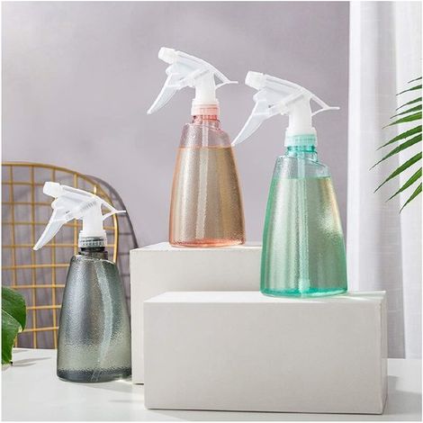 Set di 3 flaconi spray in plastica da 500 ml, ricaricabili, trasparenti, con atomizzatore a grilletto, ideali per giardinaggio, fiori, acconciature e pulizie. (1/4)