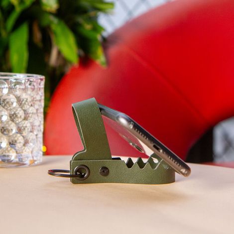 Kikkerland - Gator Phone Stand - 3.5 x 2.75 x 1.5 when open, 3.5 x 1.5 x 1.5 when closed