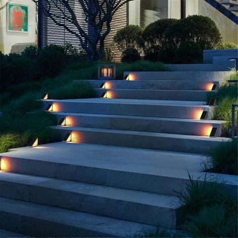 Lot de 6 lampes solaires d'escalier étanches pour l'extérieur, lampes triangulaires pour terrasse ou porche.-AquaForge (1/5)