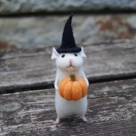 Souris d'Halloween à la Citrouille, Animaux en Feutrine, Rongeur Fait Main en Laine, Déco Automne Magique, Figurine de Sorcière avec Balai, Cadeau Artisanal pour Fête