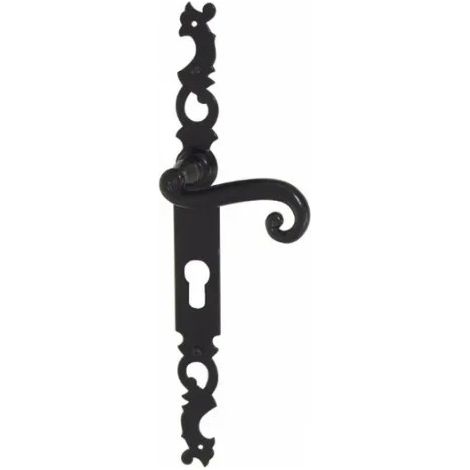 Colocada sobre una placa cilíndrica de hierro negro para el grifo.
