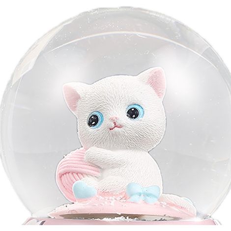 Boule à neige en résine représentant un chat blanc, ornée de cristaux et de lumières scintillantes (fonctionnant à piles). (1/5)