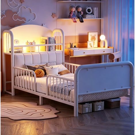 Letto bambino 90x200 cm in metallo bianco con sponda, testiera, LED e ripiano - CHICFURN (1/5)