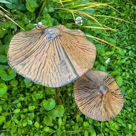 Irovami Statue de champignon en métal , Décoration de jardin en fer 3 pièces – Piquet pour pot, pelouse, extérieur (40 & 29 cm) (1/3)