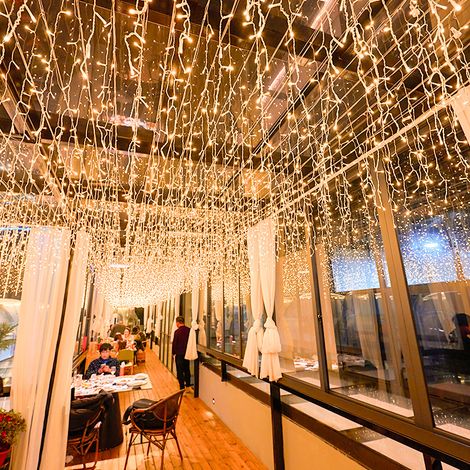 LED-Lichterkette, 4 x 0,6 m, 120 LEDs, IP44 wasserdichte Weihnachts-Lichterkette mit Fernbedienung und Timer, 8 Modi, Party-Dekoration für Weihnachten, Geburtstag, Hochzeit, Wohnzimmer, Warmweiß (1/5)
