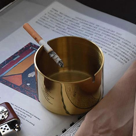Cendrier rond portable en acier inoxydable pour cigarettes, idéal pour la maison ou le bureau. (1/4)