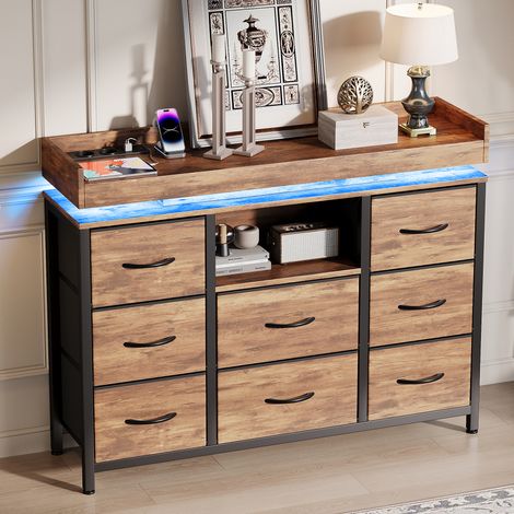 Commode à 8 tiroirs en tissu avec bande LED RGB intégrée station de charge 1 USB et 2 prises AC étagère ouverte cadre en métal robuste anti-basculement pour salon chambre