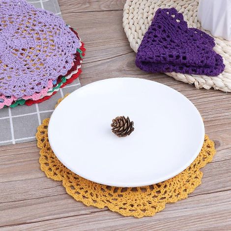Sets de table en dentelle florale au crochet coloré, en coton naturel. (1/4)