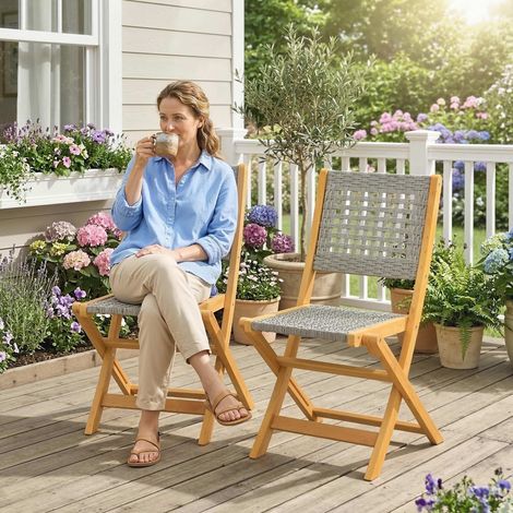 Sedie da giardino, set da 2, sedie pieghevoli certificate FSC con seduta traspirante, altezza comoda, realizzate in legno massello e polyrattan