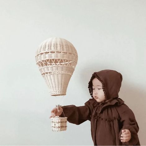 Montgolfière en rotin tressé à la main, accessoire de photographie portable, décoration murale naturelle à suspendre. (1/5)