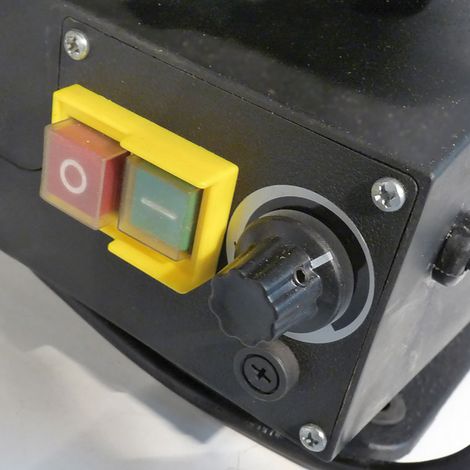 Peugeot – Scie à chantourner 80W – Col de cygne 405 mm – Inclinaison 45° – Vitesse réglable 500 à 1700 tr/min – Pour bois dur