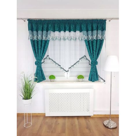 Cortina confeccionada con cuentas y bordados, color verde. (1/5)