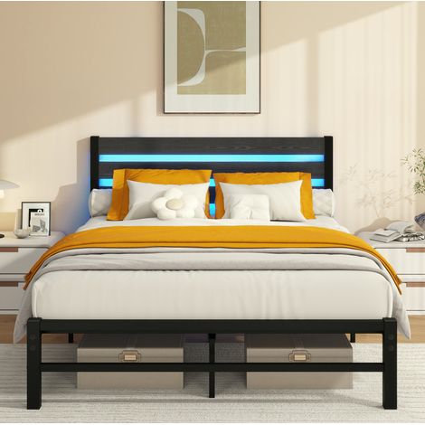 Cama doble de 140x200 cm en metal negro y MDF, cabecero estilo madera, iluminación LED RGB, puertos USB y espacio de almacenamiento bajo la cama. (1/5)