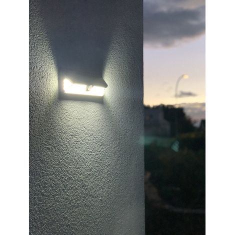 Spot solaire mural 300 lm, éclat puissant, veille 5lm, détection de mouvement pour nuits sereines (1/4)