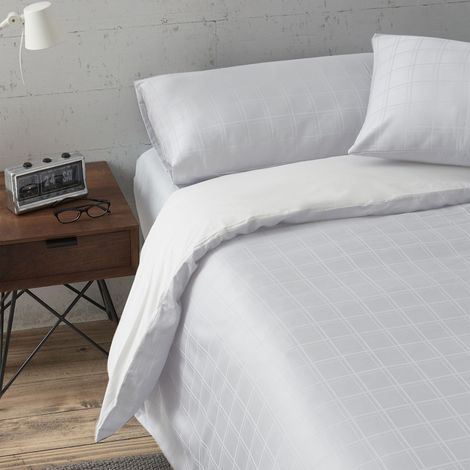Sophia. Conjunto de funda nórdica y funda(s) de almohada de percal color blanco. Cama de 150 (2 alm) cm. 3 piezas (1/3)