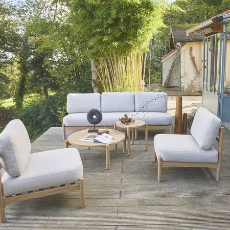 Salon de jardin COPACABANA 5 places en bois d'acacia. housse beige en lin. un banc. deux fauteuils. deux tables (1/5)