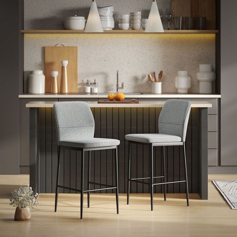 Set di 2 sgabelli alti con rivestimento in velluto e gambe in acciaio per cucina, sala da pranzo e bar, 41x52x97 cm, grigio.