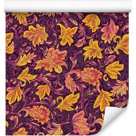 Carta da parati con intricato motivo floreale nei toni del bordeaux, rosso e arancione, 50x1000 cm. (1/5)