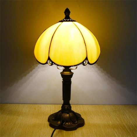 Lampe de table européenne créative de style Tiffany rétro avec vitrail, idéale pour la chambre, la table de chevet et la salle à manger. (1/4)