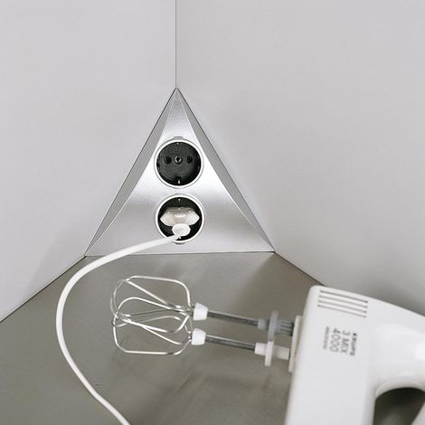 Prise d'angle double inox 2 pôles – Mode de pose encastré – Indice de protection IP20 – Intensité 16A – Pour installation électrique professionnelle – Hera