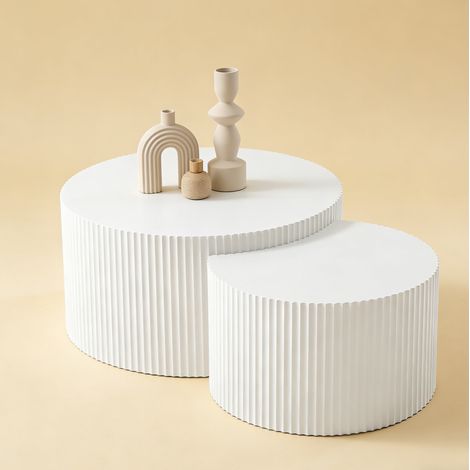 Juego de 2 mesas de centro apilables de MDF blanco mate con borde ondulado (1/5)