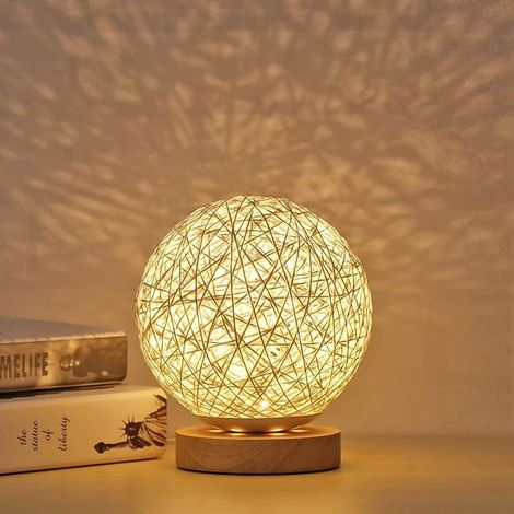 Lampe de table en bois à LED, veilleuse de chevet à boule sphérique en rotin en bois créatif avec abat-jour tricoté à la main. (1/5)