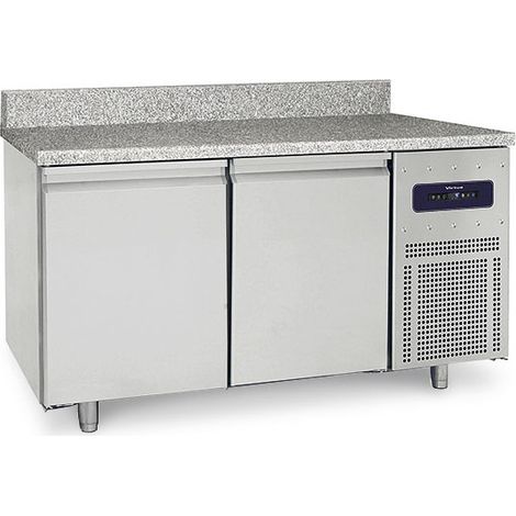 Table congélateur pâtisserie avec 2 portes 600x400 mm et plan de travail en granite avec dosseret - VIRTUS