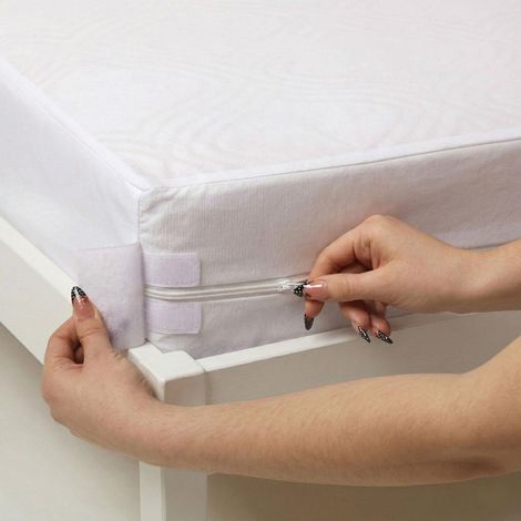 HOMESCAPES Set of 2 Cot Mattress Protectors, 10 cm Depth Zipped 360 Full Encasement, Waterproof & Hypoallergenic Toddler Bed Cover, Breathable & Skin-Friendly, 60x120 cm
