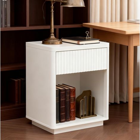 Table de chevet moderne en MDF blanc avec 1 tiroir et 1 niche ouverte, façade effet ondulé, 63,5x38x46,5 cm (1/5)