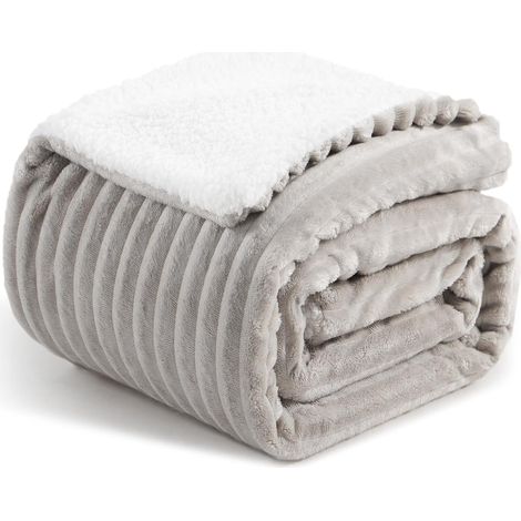 Manta de forro polar Sherpa de 150×200 cm, color beige, gruesa y cómoda, ideal para sofá o cama en invierno. (1/5)